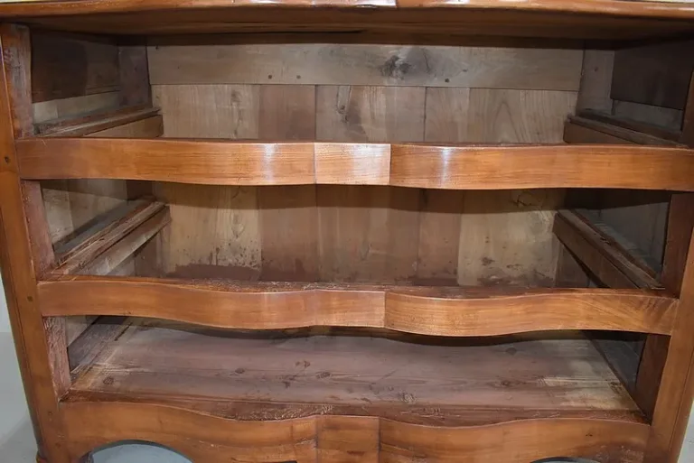 Commode Arbalète Louis XIV en Bois Fruitiers XVIIIe