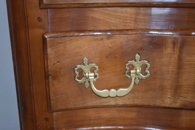 Commode Arbalète Louis XIV en Bois Fruitiers XVIIIe