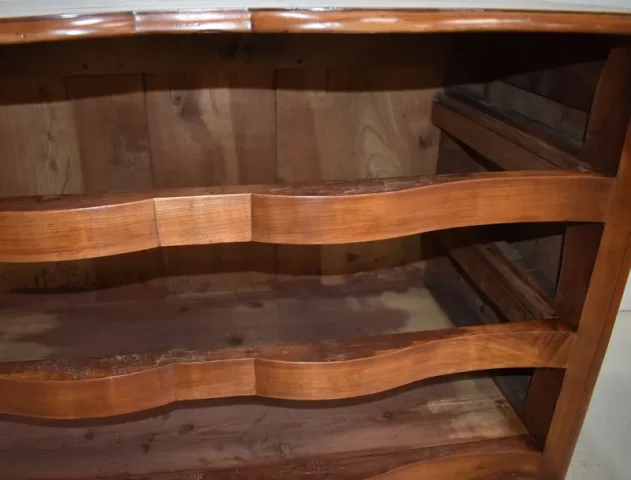 Commode Arbalète Louis XIV en Bois Fruitiers XVIIIe