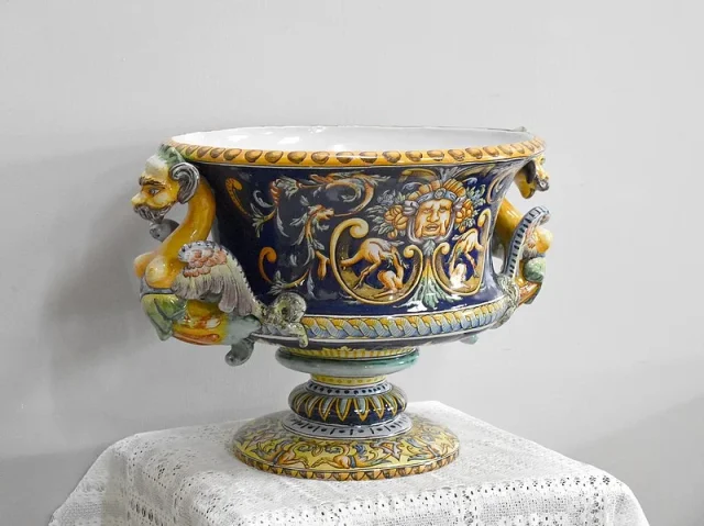 Jardinière en faïence de Nevers signée -XIXème