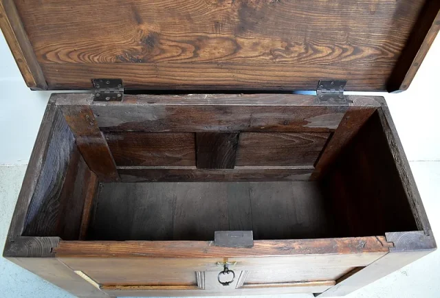 Small ash chest - nineteenth.