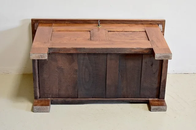 Small ash chest - nineteenth.