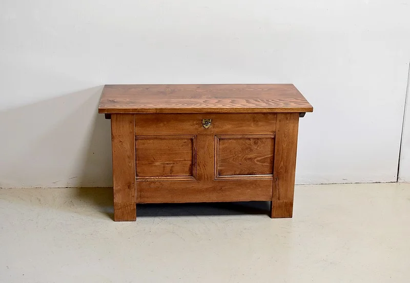 Small ash chest - nineteenth.