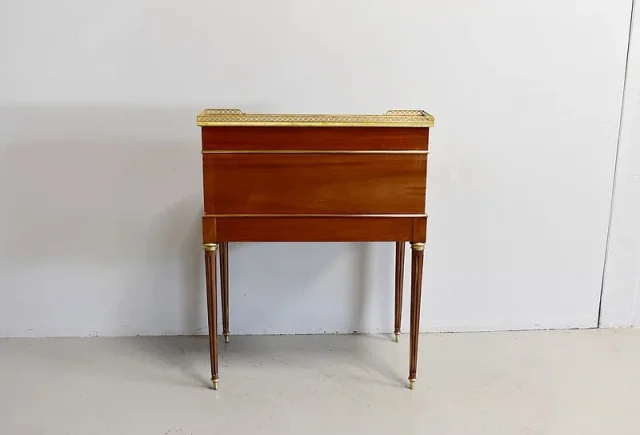 Small office with cylinder and mechanism - XIXth