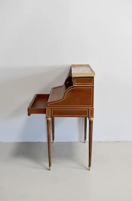 Small office with cylinder and mechanism - XIXth