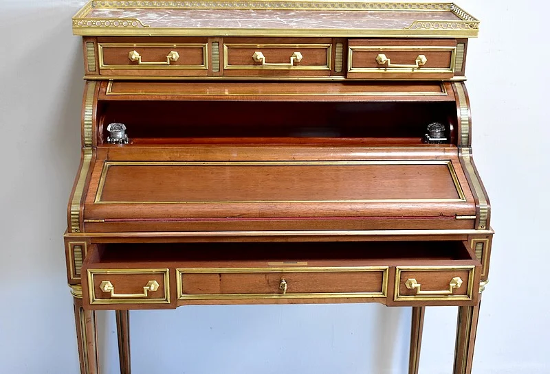 Small office with cylinder and mechanism - XIXth