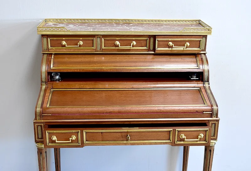 Small office with cylinder and mechanism - XIXth