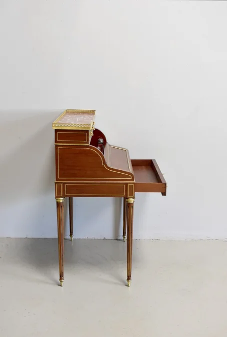 Small office with cylinder and mechanism - XIXth