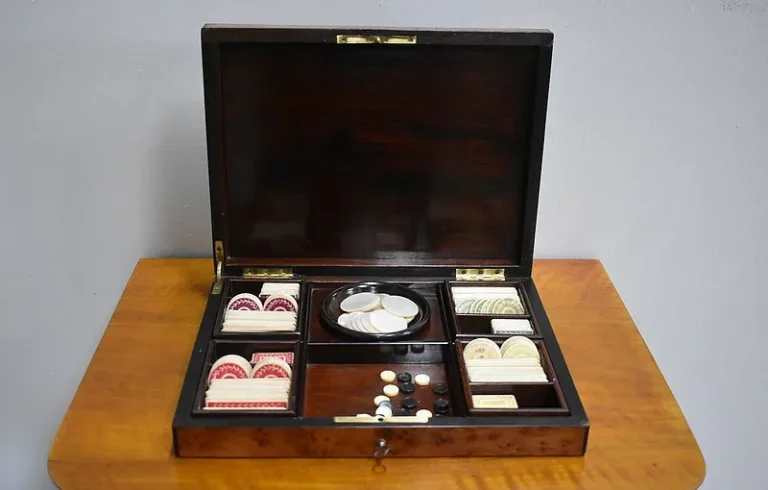 Very refined gaming cabinet - Napoleon III