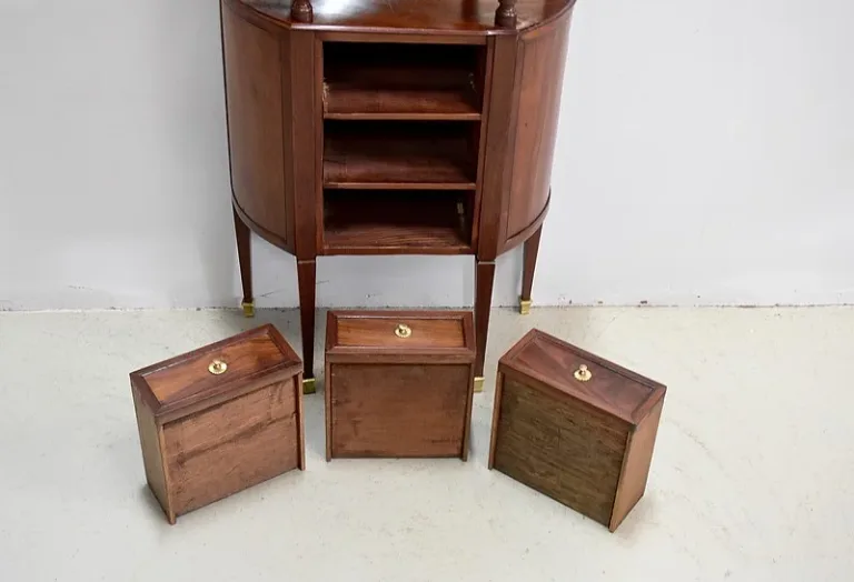 Small piece of furniture between half-moon - XVIII