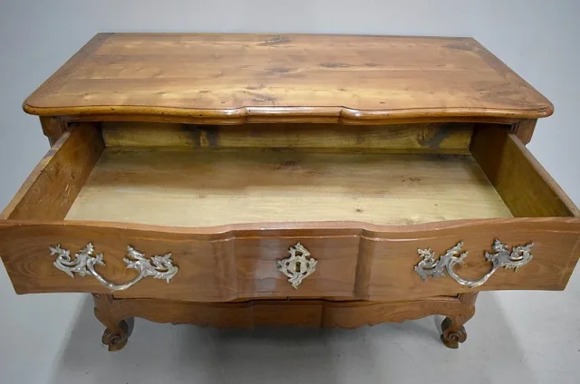 Commode Louis XV à double arbalètes – XVIIIème