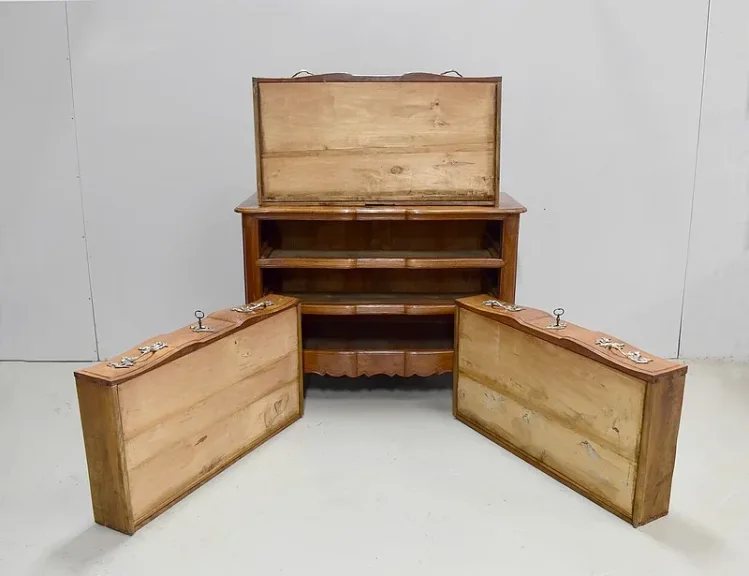 Commode Louis XV à double arbalètes – XVIIIème