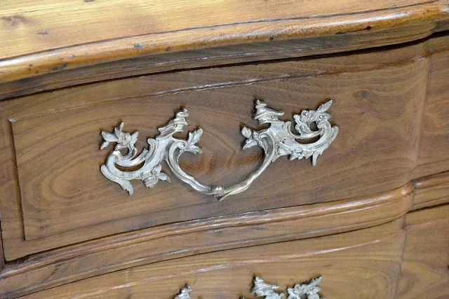 Commode Louis XV à double arbalètes – XVIIIème