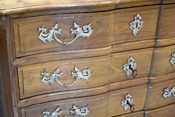 Commode Louis XV à double arbalètes – XVIIIème