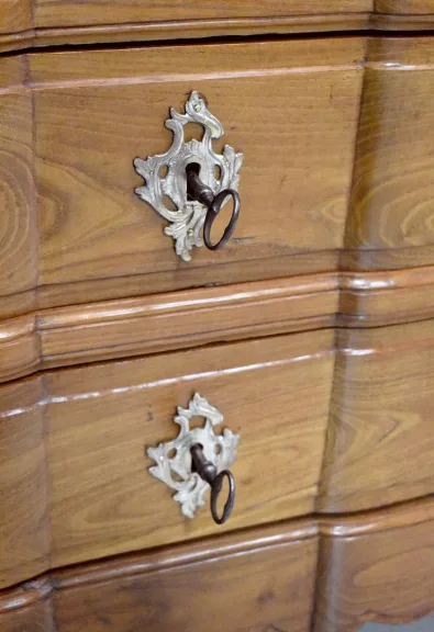 Commode Louis XV à double arbalètes – XVIIIème
