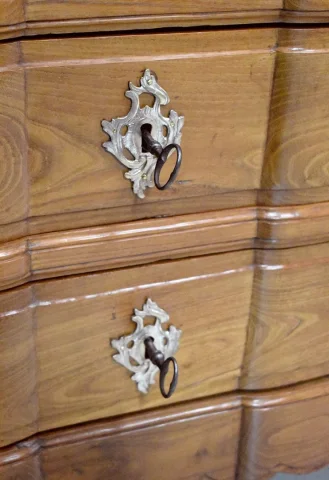 Commode Louis XV à double arbalètes – XVIIIème
