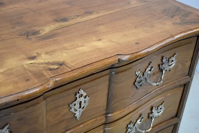 Commode Louis XV à double arbalètes – XVIIIème
