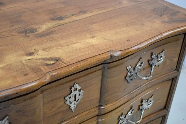 Commode Louis XV à double arbalètes – XVIIIème