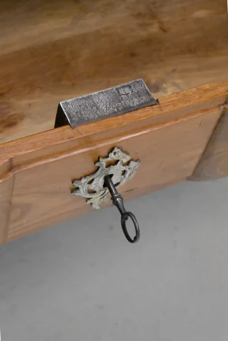 Commode Louis XV à double arbalètes – XVIIIème