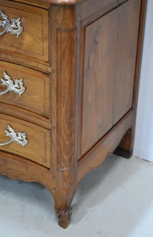 Commode Louis XV à double arbalètes – XVIIIème