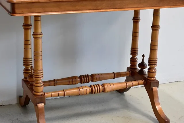 Small coffee table in Satin Wood - XIXth