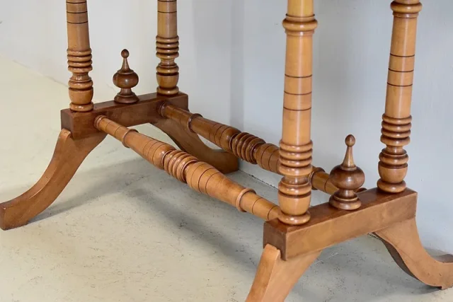 Small coffee table in Satin Wood - XIXth