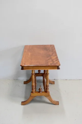 Small coffee table in Satin Wood - XIXth