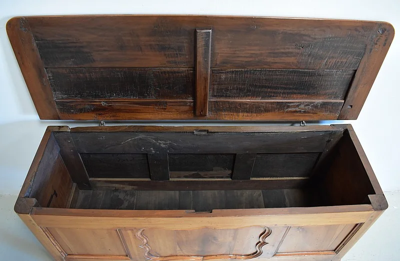 Louis XV chest of the region of Rennes - XIXth