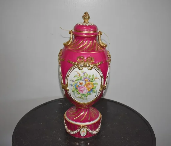 SEVRES PORZELLAN VASE
