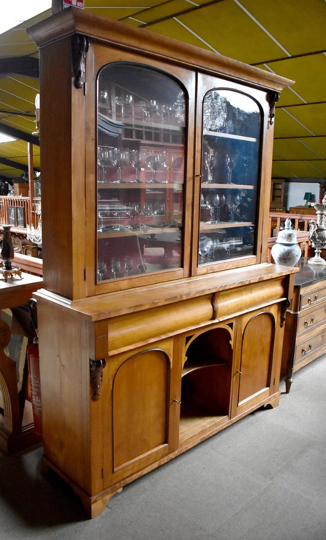 Buffet two-body showcase English- nineteenth