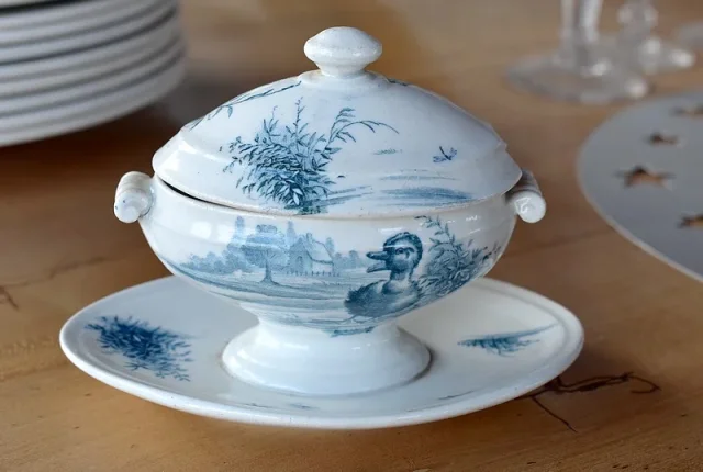 Important table service Earthenware Gien - late nineteenth