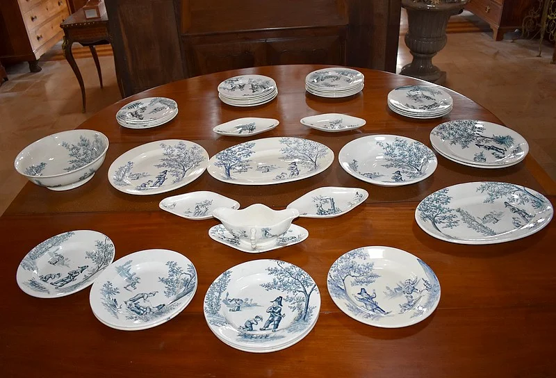 Partie de Service de Table en Terre de Fer  1900