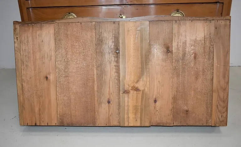 Commode Arbalète Louis XV en Merisier blond XVIIIe