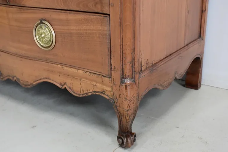 Commode Arbalète Louis XV en Merisier blond XVIIIe