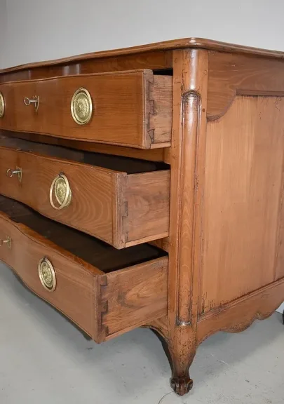 Commode Arbalète Louis XV en Merisier blond XVIIIe