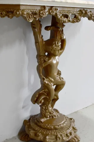 Petite console sculptée – XXème