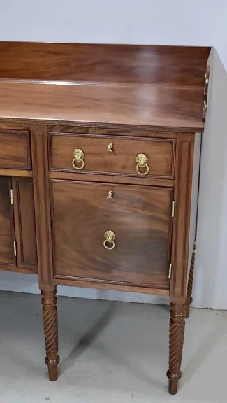 SIDEBOARD INGLES