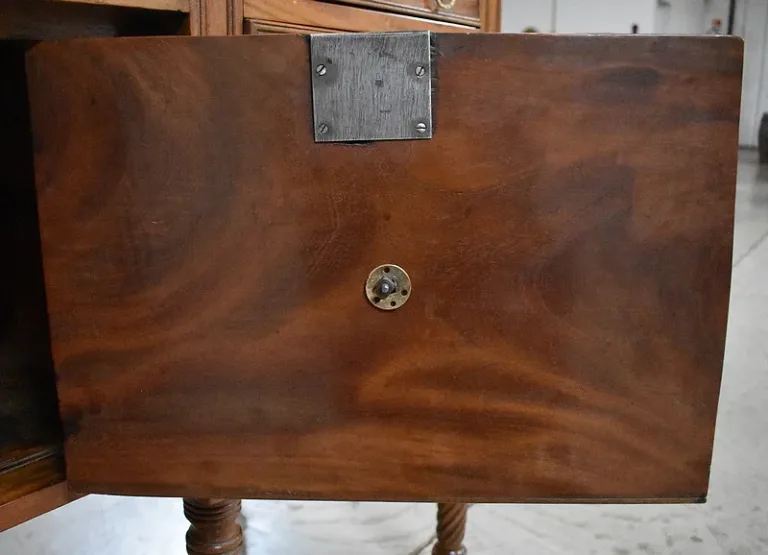 SIDEBOARD INGLES