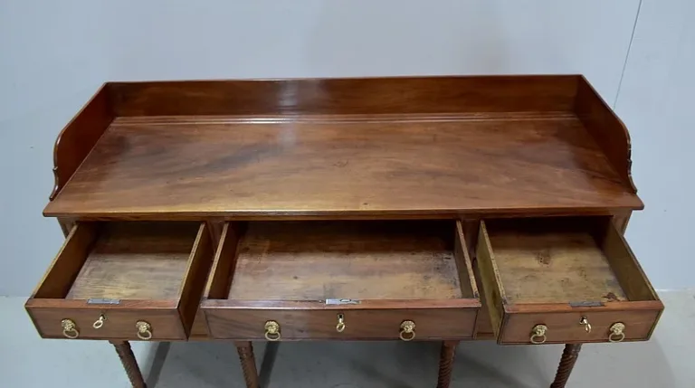 SIDEBOARD INGLES