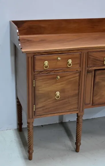 SIDEBOARD INGLES