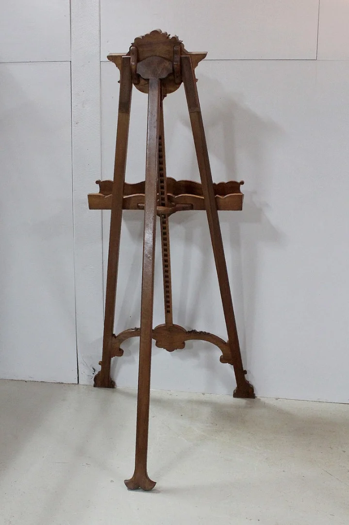 Grand Louis XV easel carved - 1920