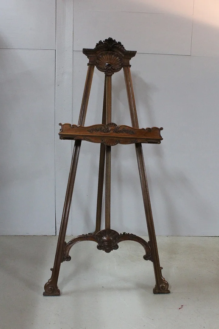 Grand Louis XV easel carved - 1920