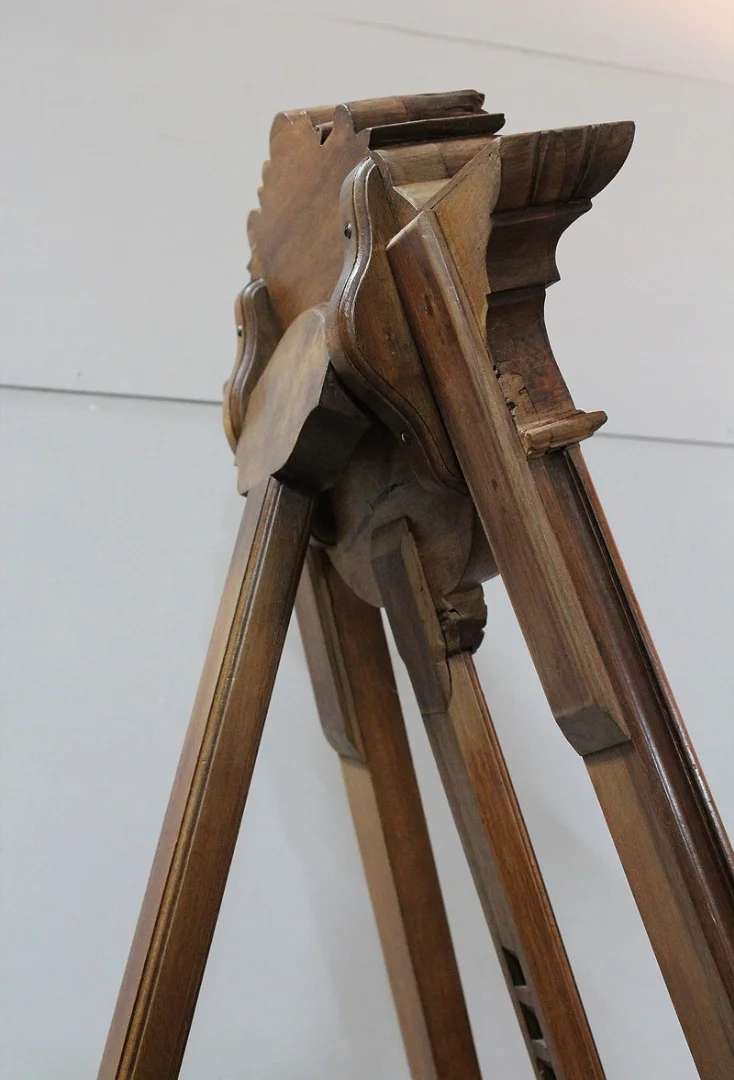 Grand Louis XV easel carved - 1920