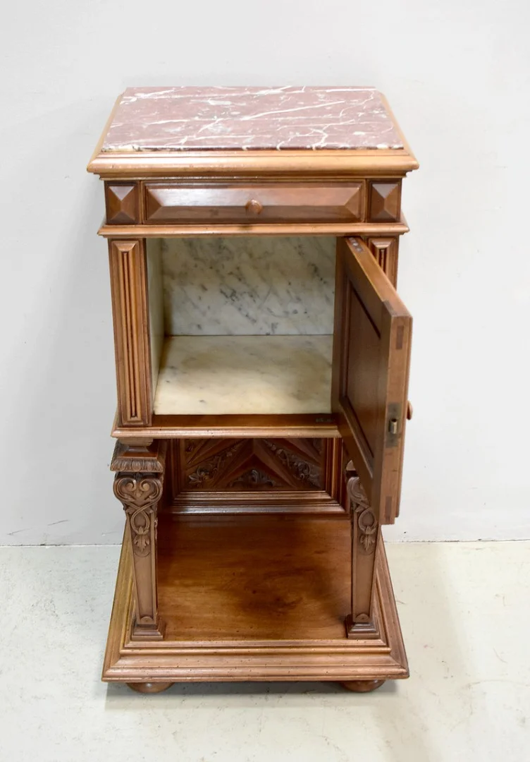 Renaissance sculpted high bedside table - 1900