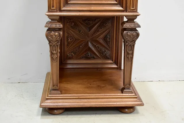 Renaissance sculpted high bedside table - 1900