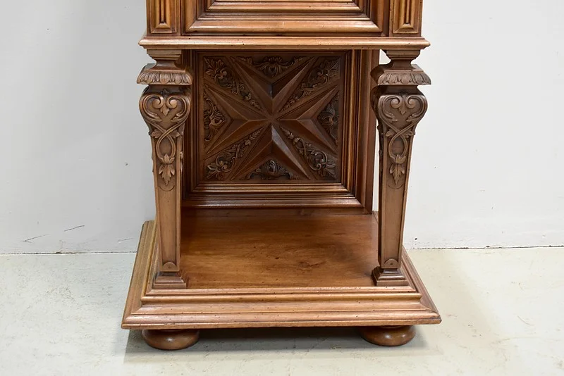 Renaissance sculpted high bedside table - 1900