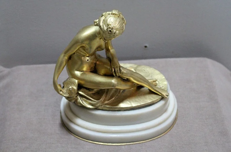Bather with the dove signed FALCONNET - XIXth