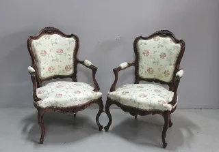 Pair of Louis XV Cabriolet Armchairs with Queen - XIX