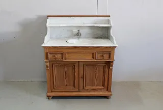 Toilet furniture - 1920