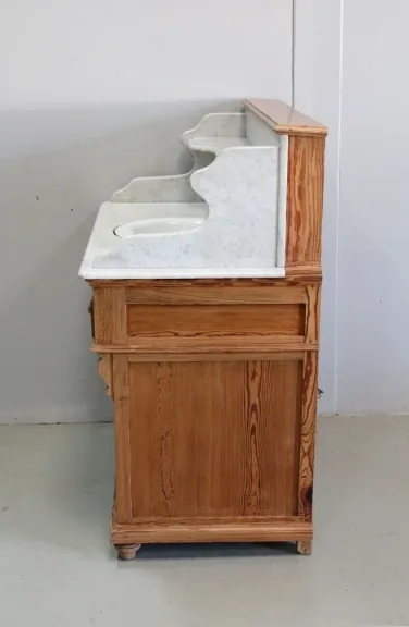 Toilet furniture - 1920
